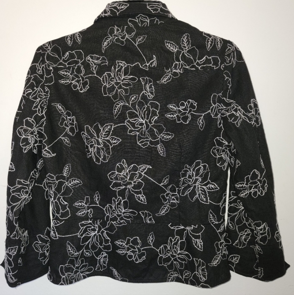 Women's Elegant Linen Blend Black Floral Embroidered Lightweight Coat/Blazer - Picture 5 of 7